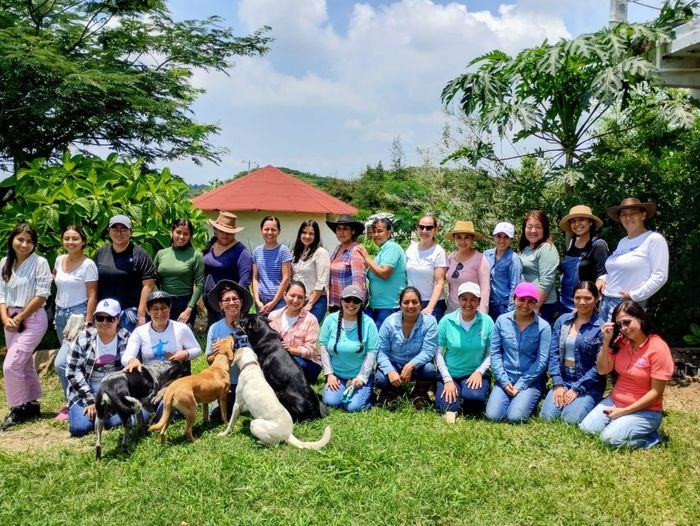 Grupo de docentes reunidas en Pakkitlán